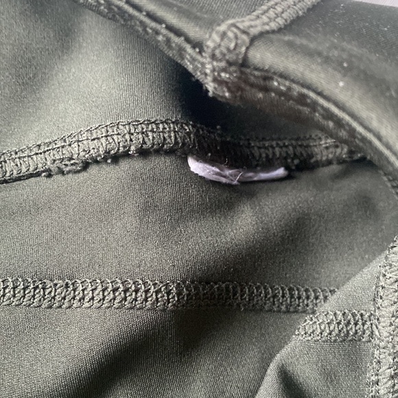 Cotton On Khaki gym biker shorts with pocket size large NWOT - Picture 4 of 7